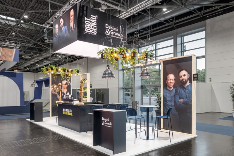 Zwei Marken, ein Messestand | 32 m² Inselstand